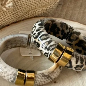 Pulsera rígida animal con toque dorado